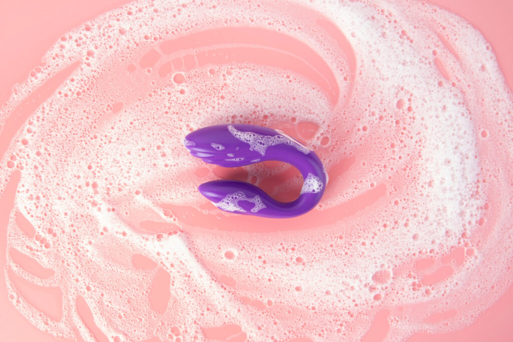 Entretenir et nettoyer ses sextoys : le guide infaillible pour une hygiène irréprochable