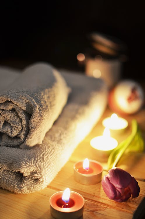 Bienfaits du plaisir solitaire - ambiance cosy avec bougies