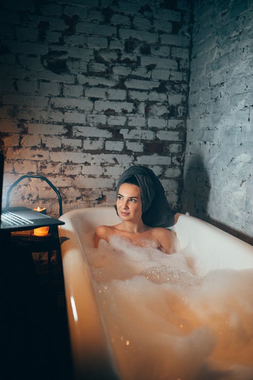 Bienfaits du plaisir solitaire - moment de detente et bien-etre