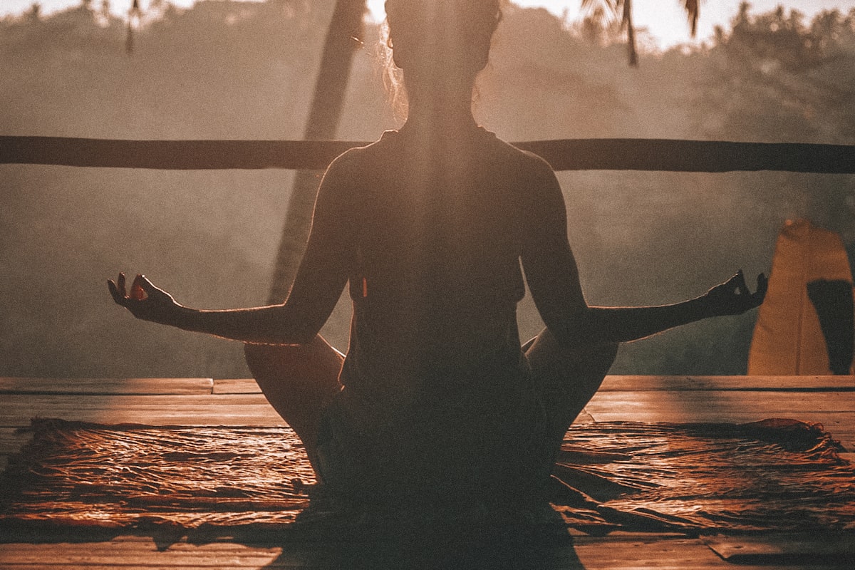 Bienfaits du plaisir solitaire sur la santé - sérénité et bien-être mental