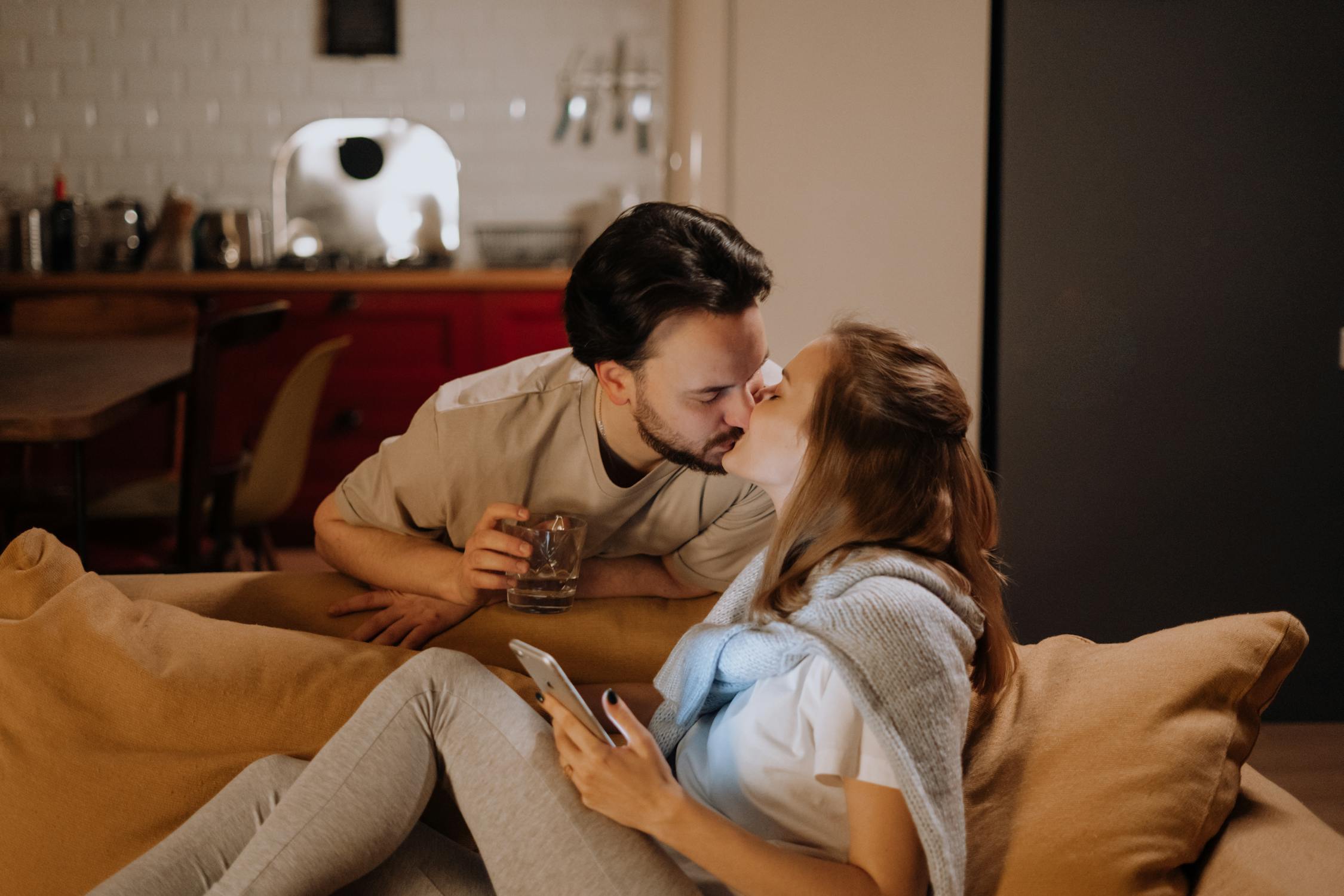 Comment utiliser un lubrifiant intime - couple plaisir et complicité