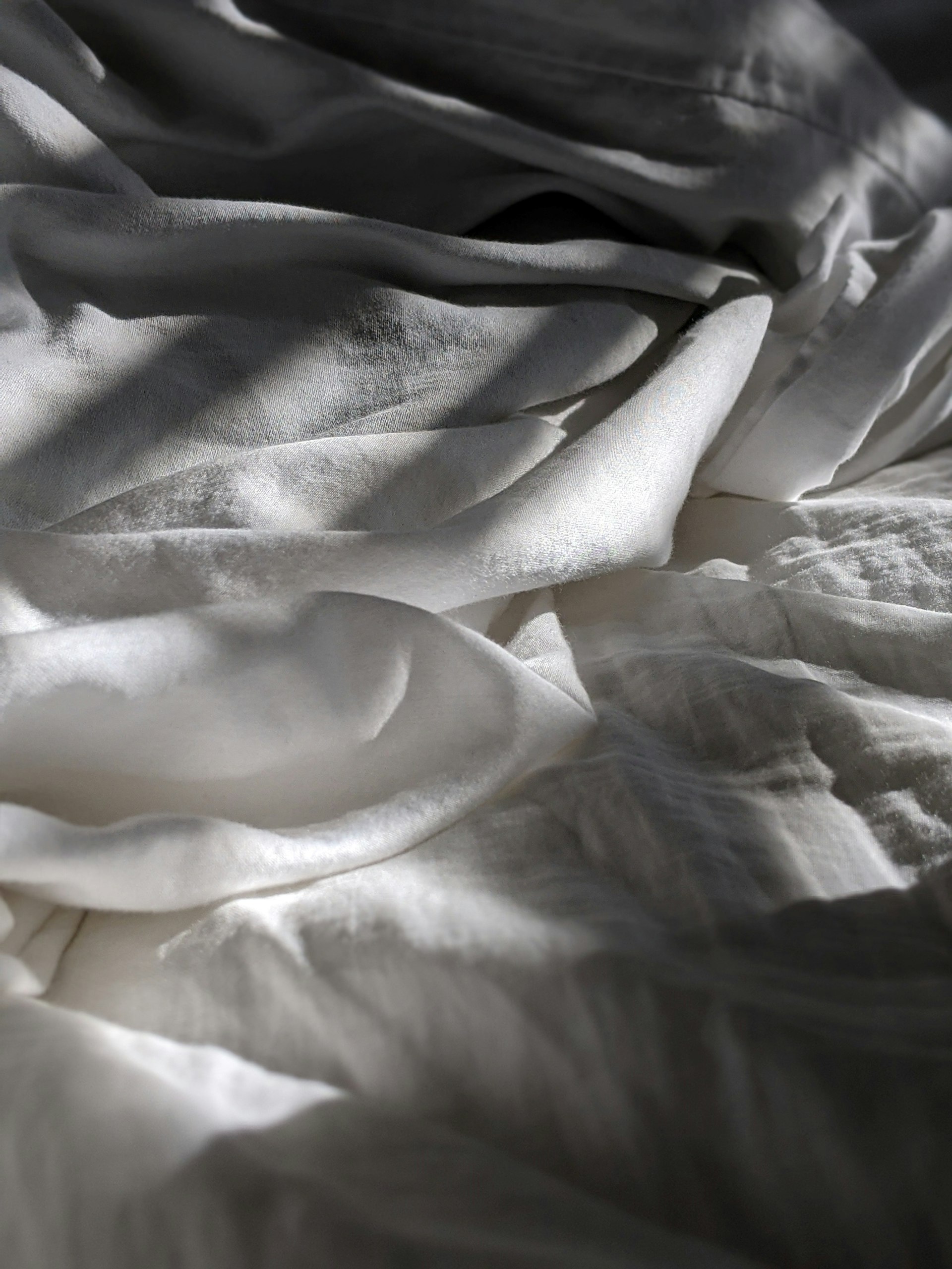 Orgasme feminin conseils et techniques - draps froisses ambiance sensuelle