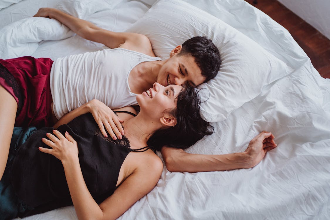 Vibromasseur en couple - communication et complicité au lit