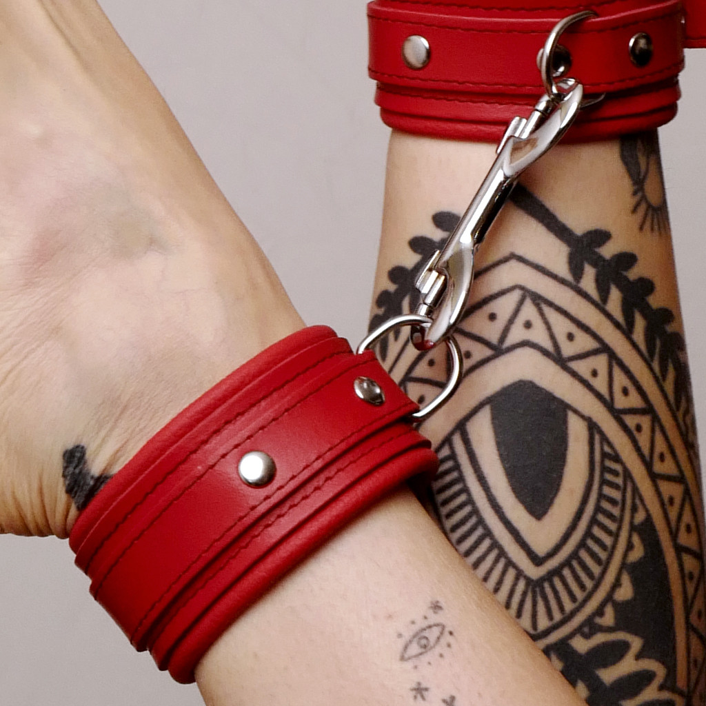 Chevillères en cuir molletonné rouge - The Sinners – Image 2