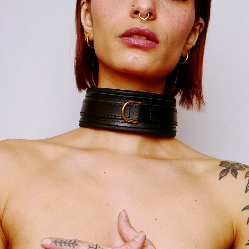 Collier choker en cuir molletonné doré - The Sinners