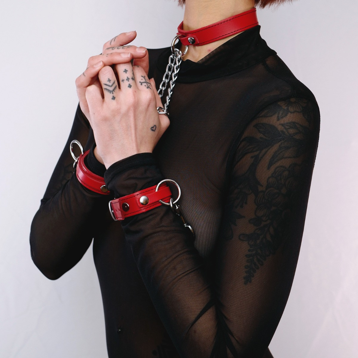 Collier et menottes en cuir rouge - The Sinners