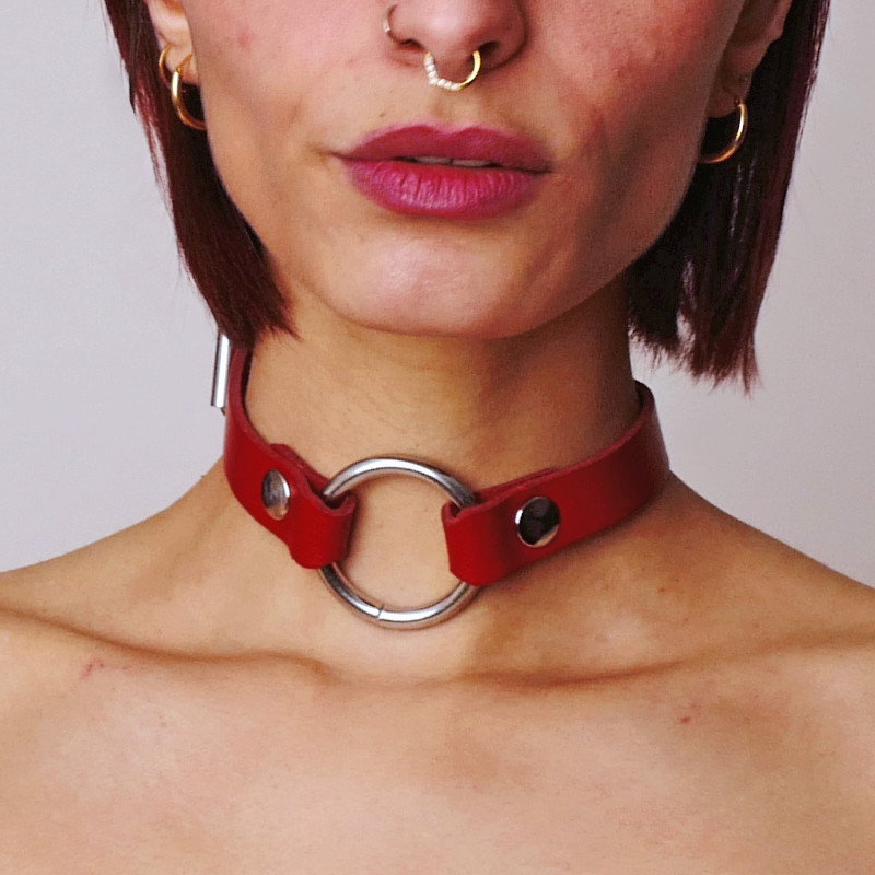 Choker en cuir avec anneau BDSM rouge - The Sinners