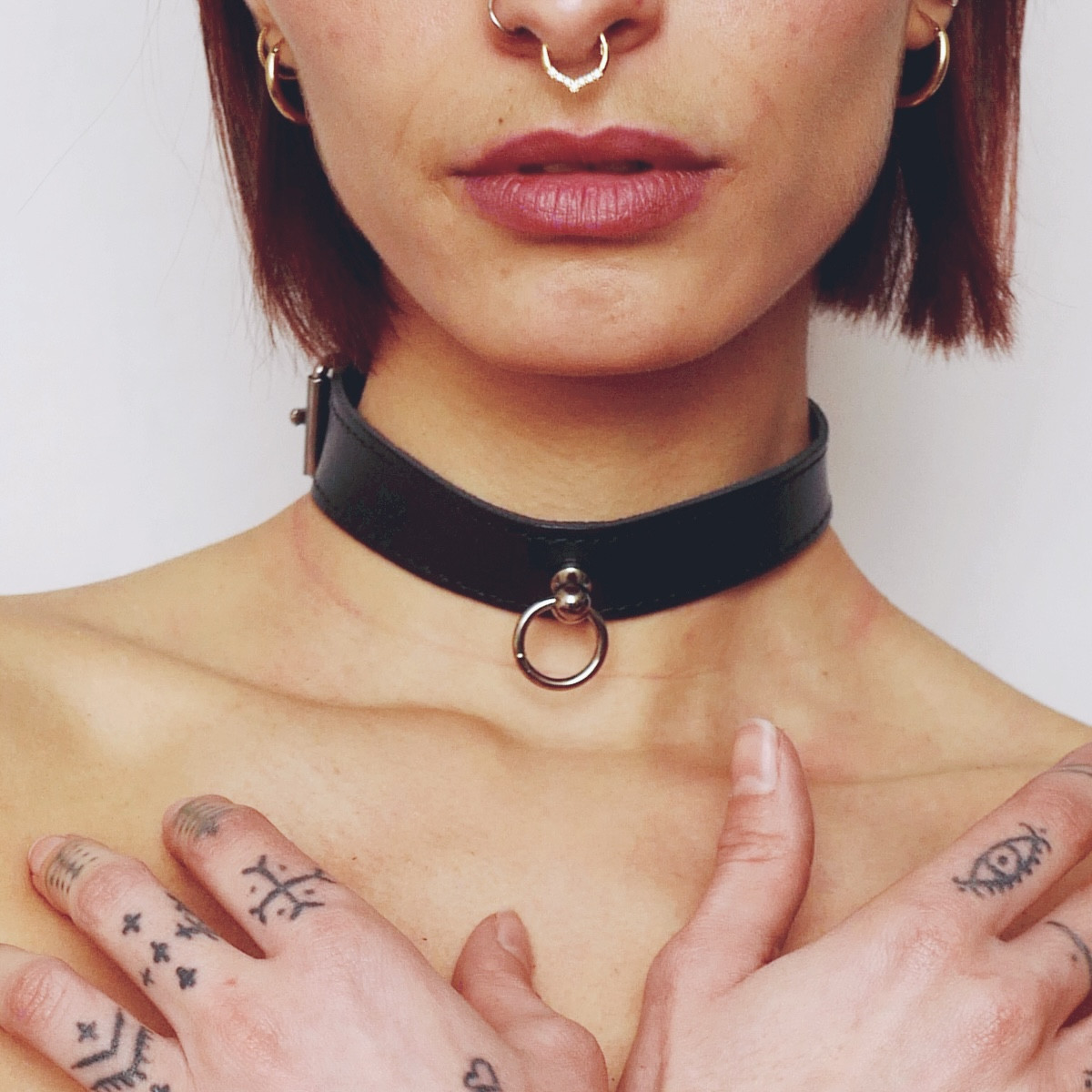 Collier fin en cuir avec anneau BDSM noir - The Sinners